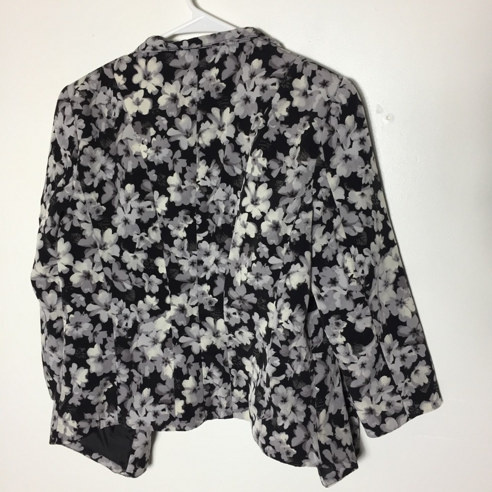 Lauren Conrad | High Low Floral Blazer Sz 6 B5 - Picture 2 of 4